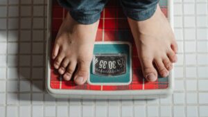 Por qué estar siempre a dieta no funciona Por qué estar siempre a dieta no funciona peso báscula persona a dieta