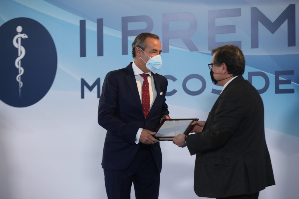 Médico del Año en Tratamiento de la Obesidad Médico del Año en Tratamiento de la Obesidad El periódico LA RAZÓN ha entregado los II Premios Médicos del Año como homenaje y agradecimiento hacia el gremio médico tras estos meses de pandemia.